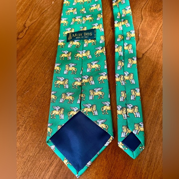 Vintage Max Ties (Italy) – Green Silk Tie with Winged Lions
 56” - Picture 2 of 5